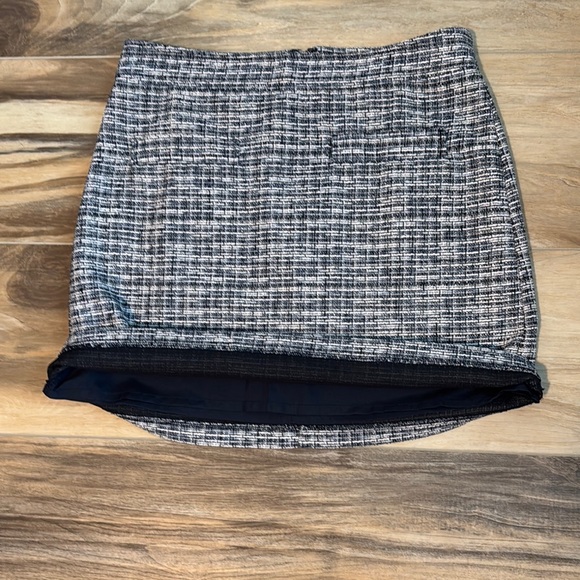 LOFT Tweed Mini Pencil Skirt | Size 8 | Worn Once - Picture 7 of 7